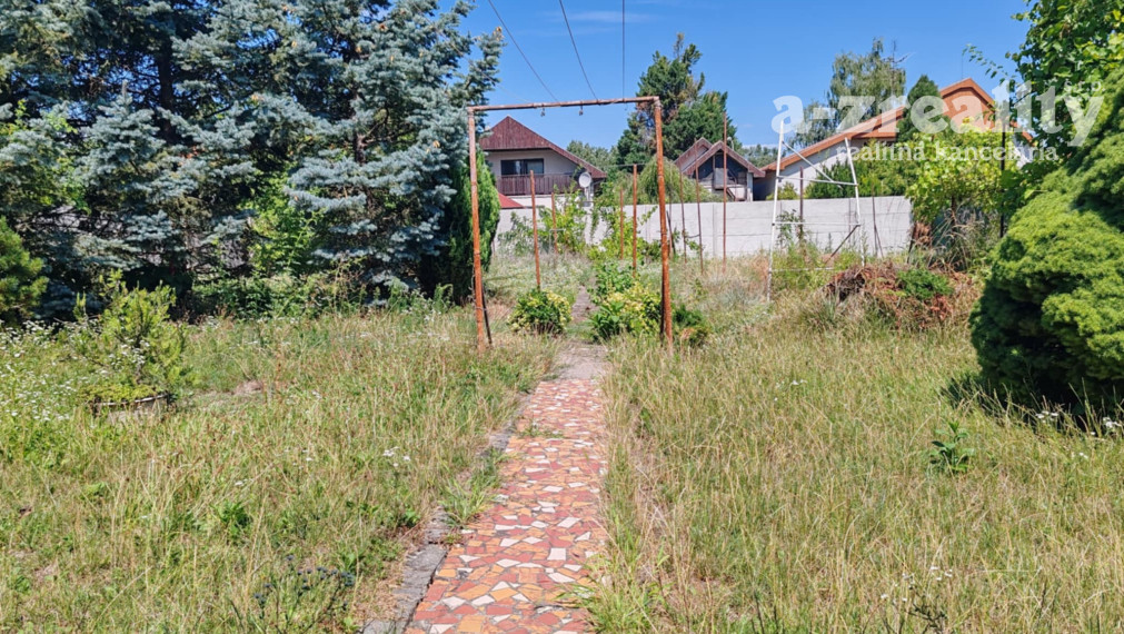 Na predaj rodinný dom s veľkou záhradou v Komárne