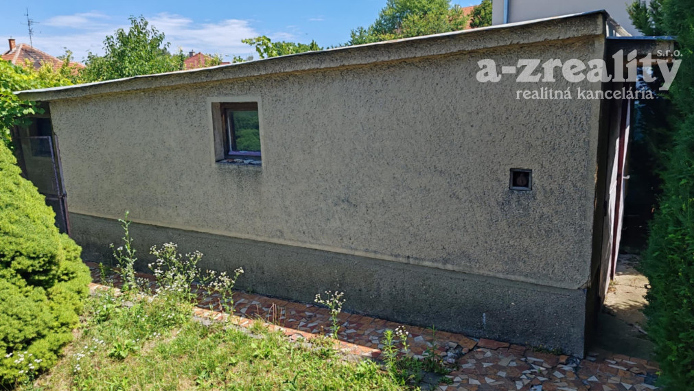 Na predaj rodinný dom s veľkou záhradou v Komárne