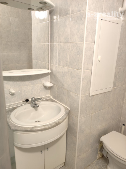 Na prenájom 2 izbový nezariadený byt v Nových Zámkoch