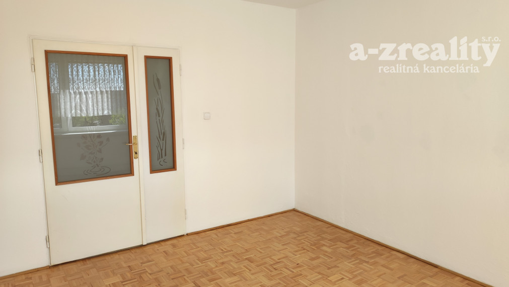 Na prenájom 2 izbový nezariadený byt v Nových Zámkoch