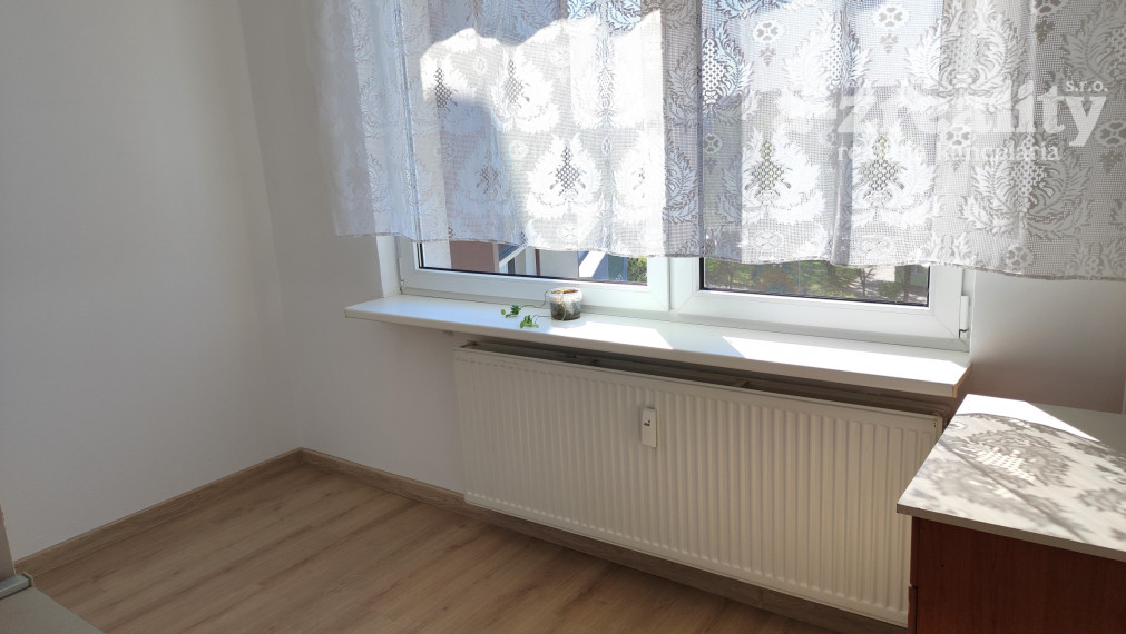 Na prenájom 2 izbový nezariadený byt v Nových Zámkoch