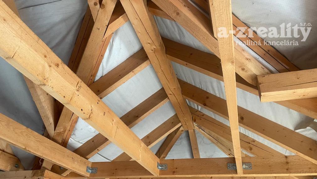 Na predaj kompletne zrekonštruovaný rodinný dom s bazénom v Palárikove