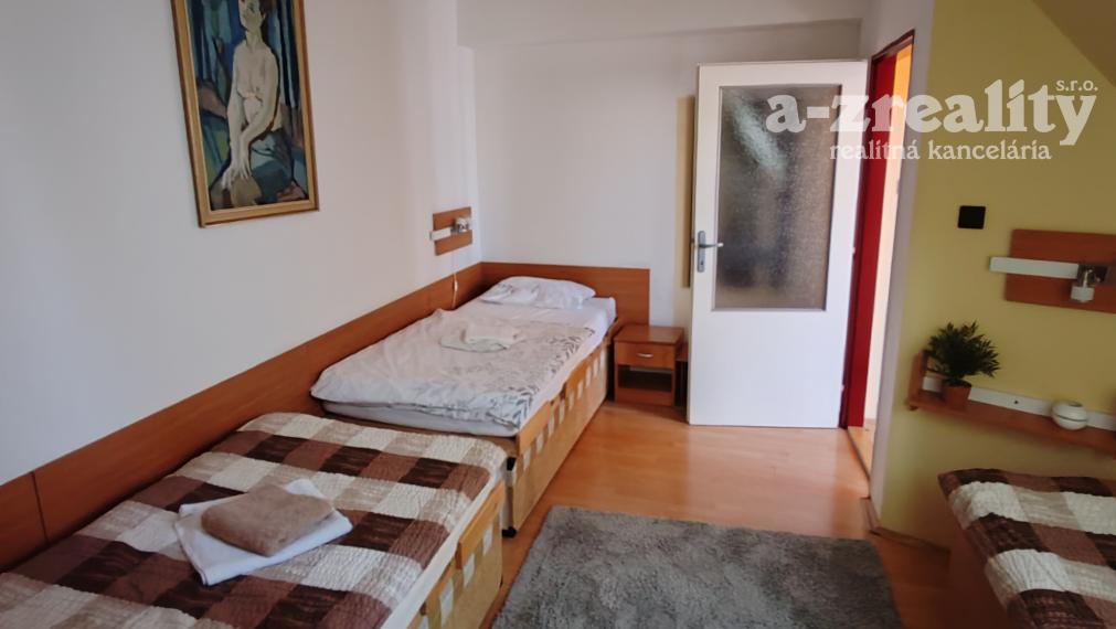 Znížená cena - polyfunkčná budova v centre Komárna na predaj