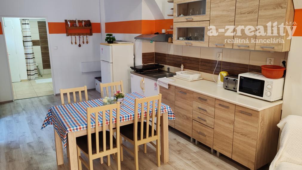 Znížená cena - polyfunkčná budova v centre Komárna na predaj