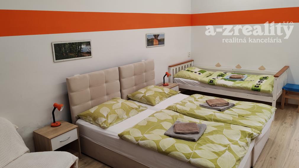 Znížená cena - polyfunkčná budova v centre Komárna na predaj