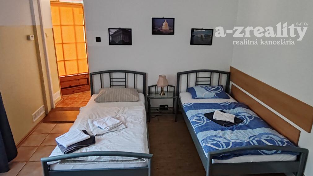 Znížená cena - polyfunkčná budova v centre Komárna na predaj