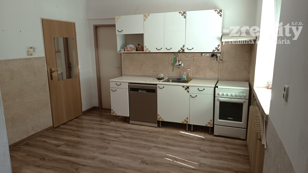 ZNÍŽENÁ CENA! Na predaj 4 izbový rodinný dom v Bánove