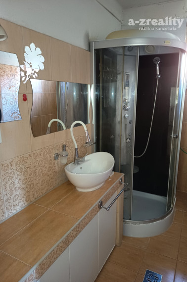 ZNÍŽENÁ CENA! Na predaj 4 izbový rodinný dom v Bánove