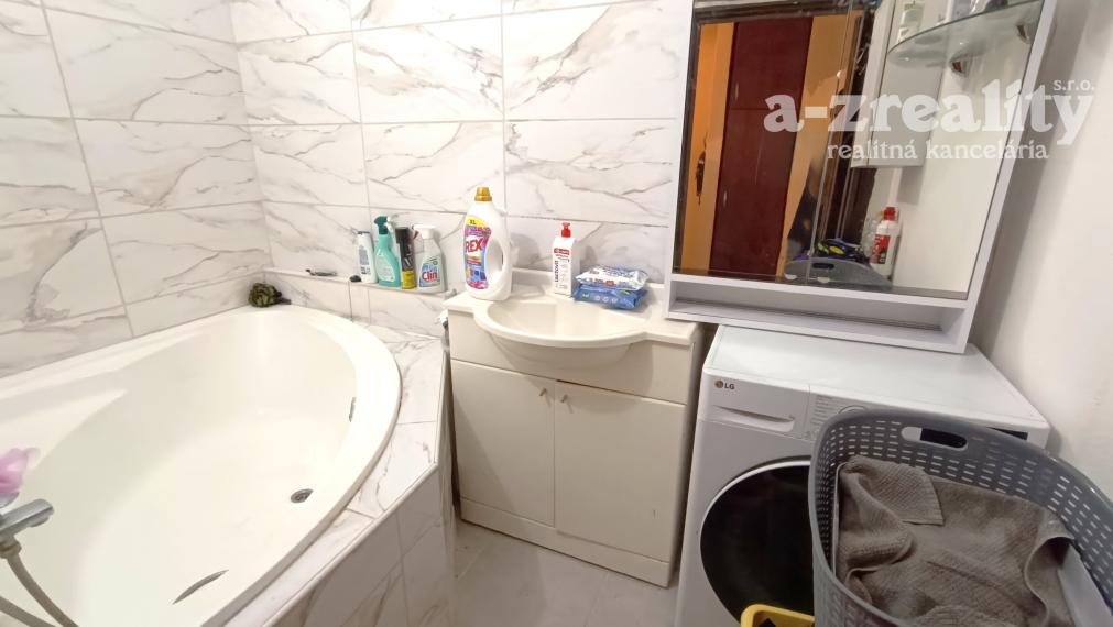 ZNÍŽENÁ CENA!!Na predaj 2 izbový byt v centre mesta Nové Zámky