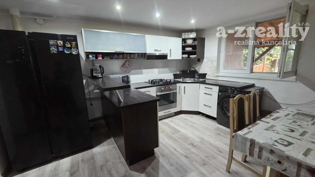 Ponúkame na predaj rodinný dom v Zlatnej na Ostrove