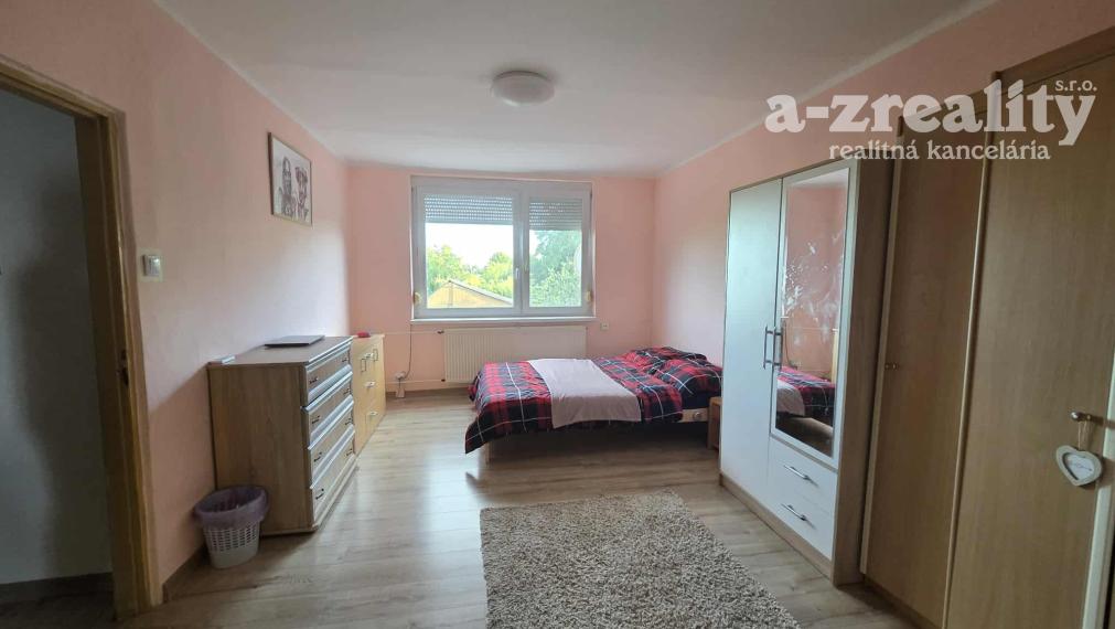 Ponúkame na predaj rodinný dom v Zlatnej na Ostrove