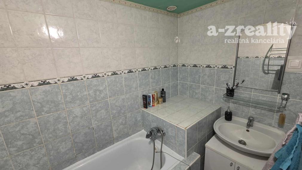 Ponúkame na predaj rodinný dom v Zlatnej na Ostrove