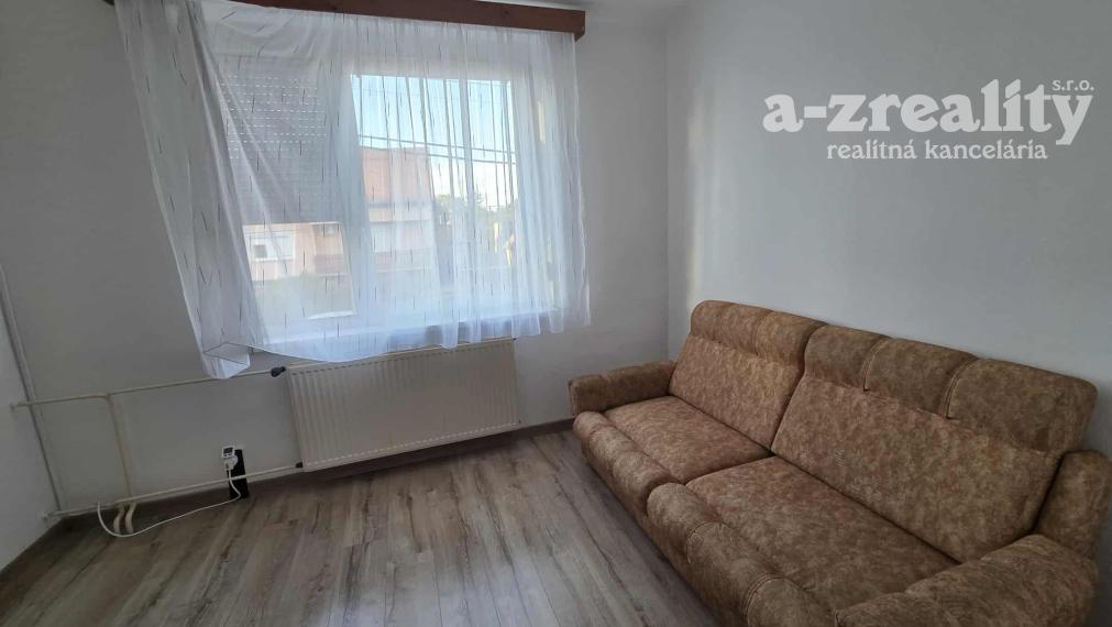 Ponúkame na predaj rodinný dom v Zlatnej na Ostrove