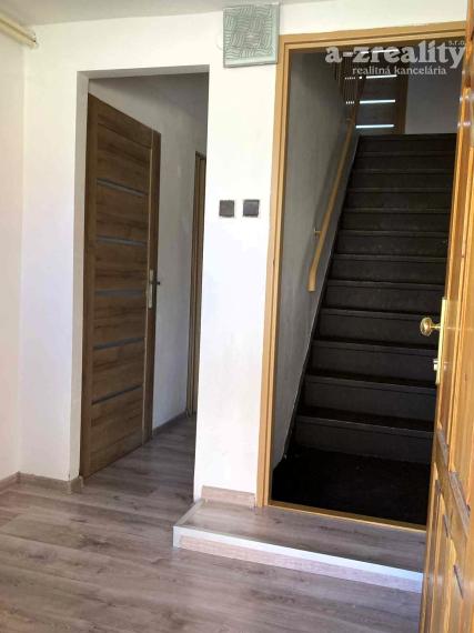 Ponúkame na predaj rodinný dom v Zlatnej na Ostrove