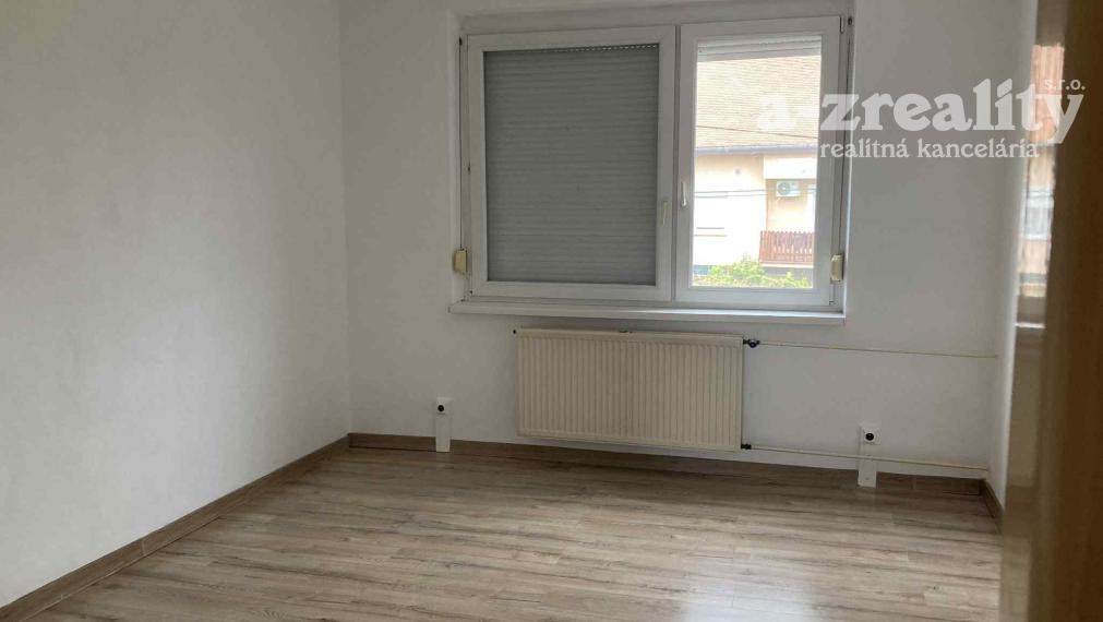 Ponúkame na predaj rodinný dom v Zlatnej na Ostrove