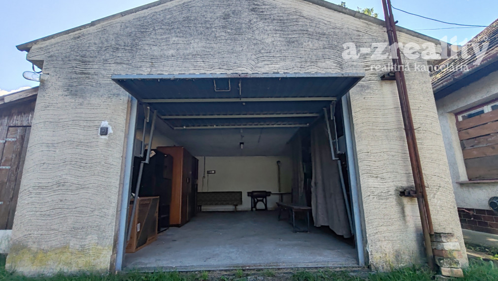 Rodinný dom s garážou na predaj v Marcelovej