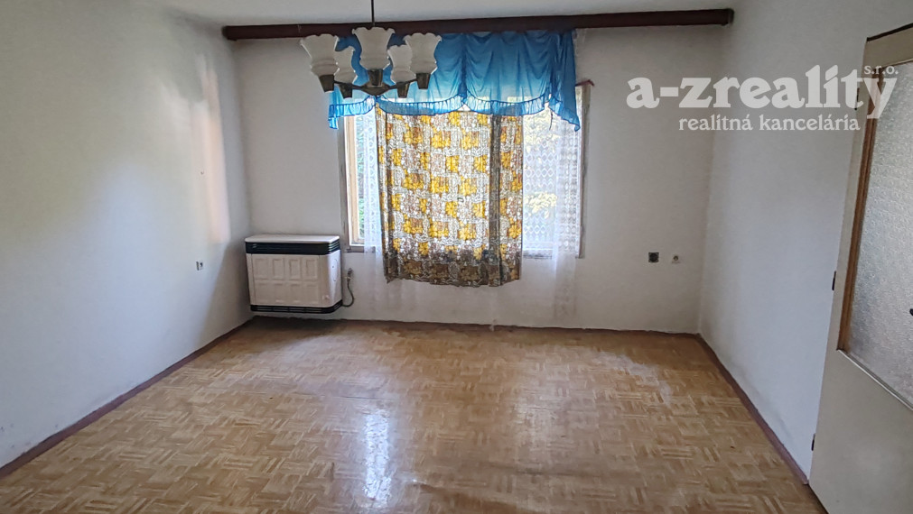 Rodinný dom s garážou na predaj v Marcelovej