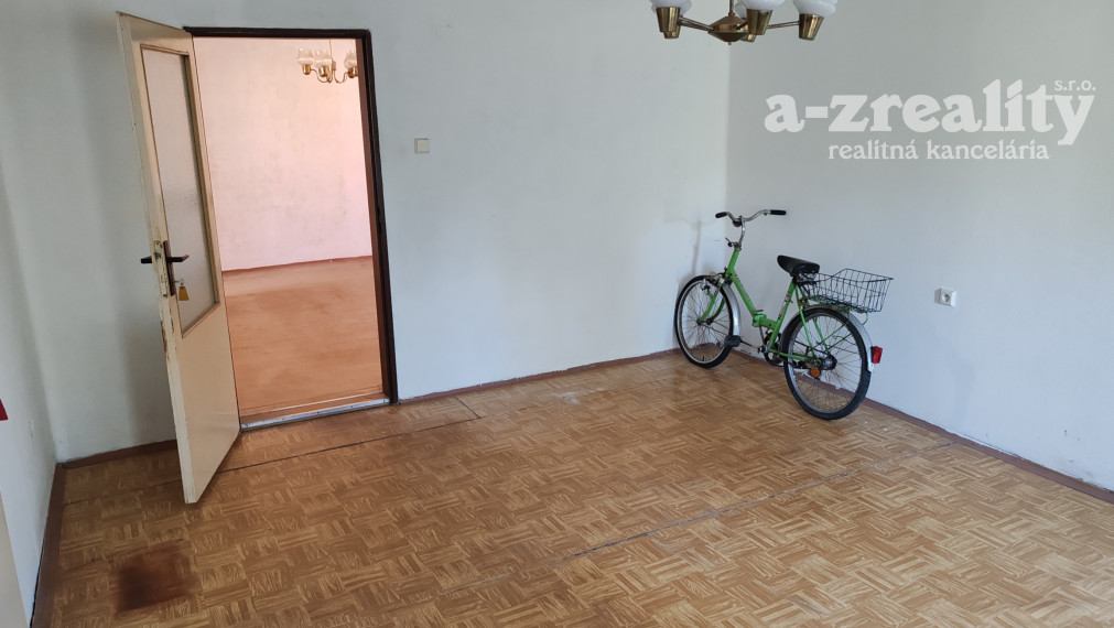 Rodinný dom s garážou na predaj v Marcelovej