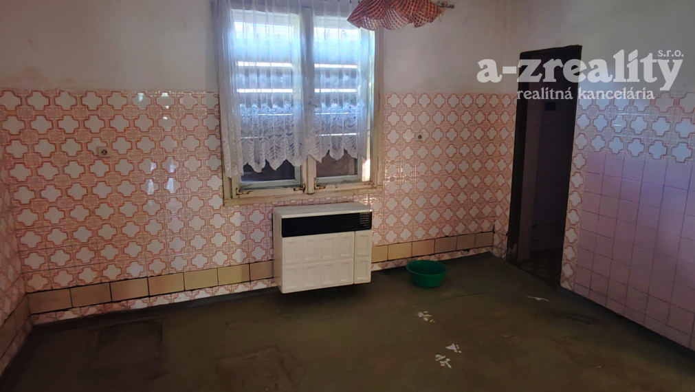 Rodinný dom s garážou na predaj v Marcelovej