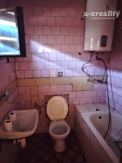 Rodinný dom s garážou na predaj v Marcelovej