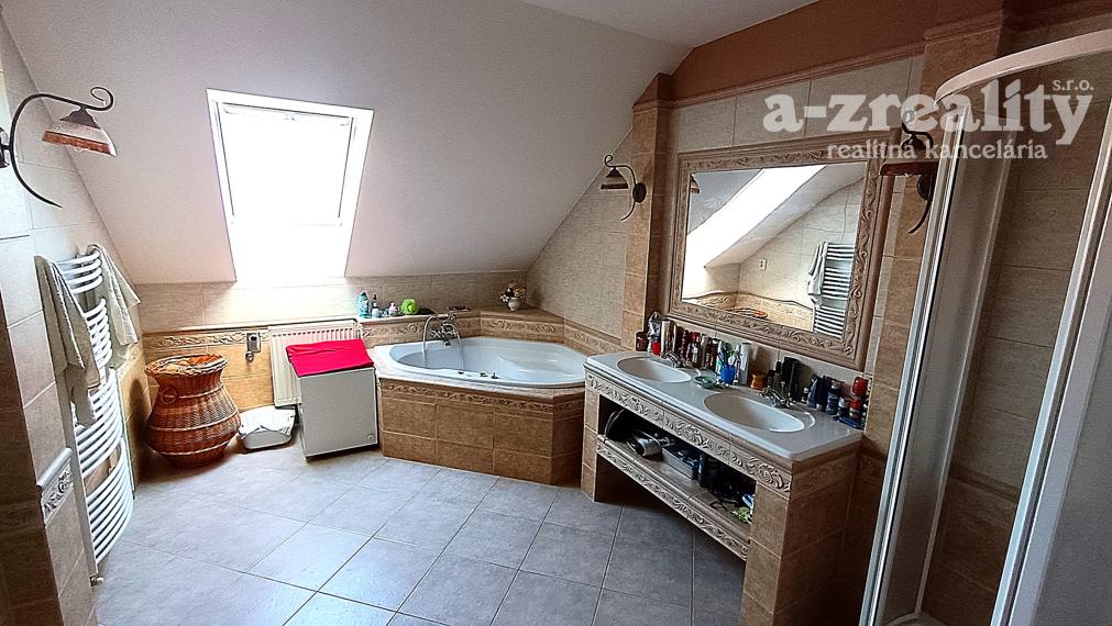 Predaj luxusného rodinného domu v TOP lokalite Nových Zámkov