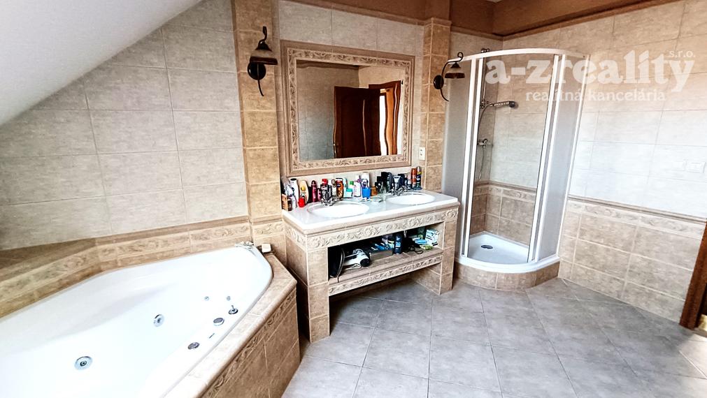 Predaj luxusného rodinného domu v TOP lokalite Nových Zámkov