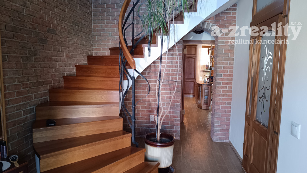 Predaj luxusného rodinného domu v TOP lokalite Nových Zámkov