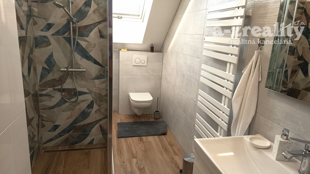 Na prenájom zariadený 1 izb.byt v RD v N.Zámkoch