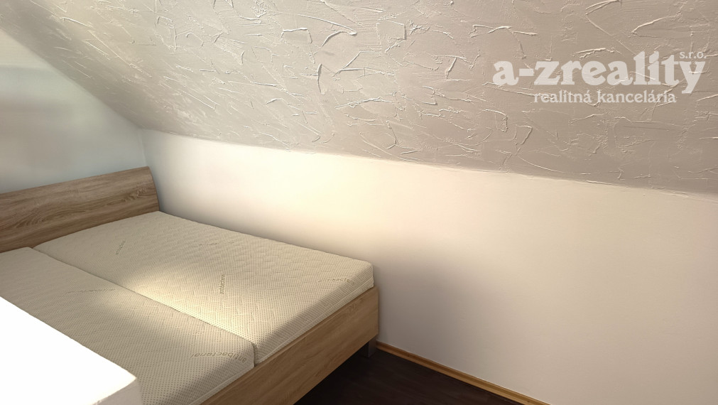 Na prenájom zariadený 1 izb.byt v RD v N.Zámkoch