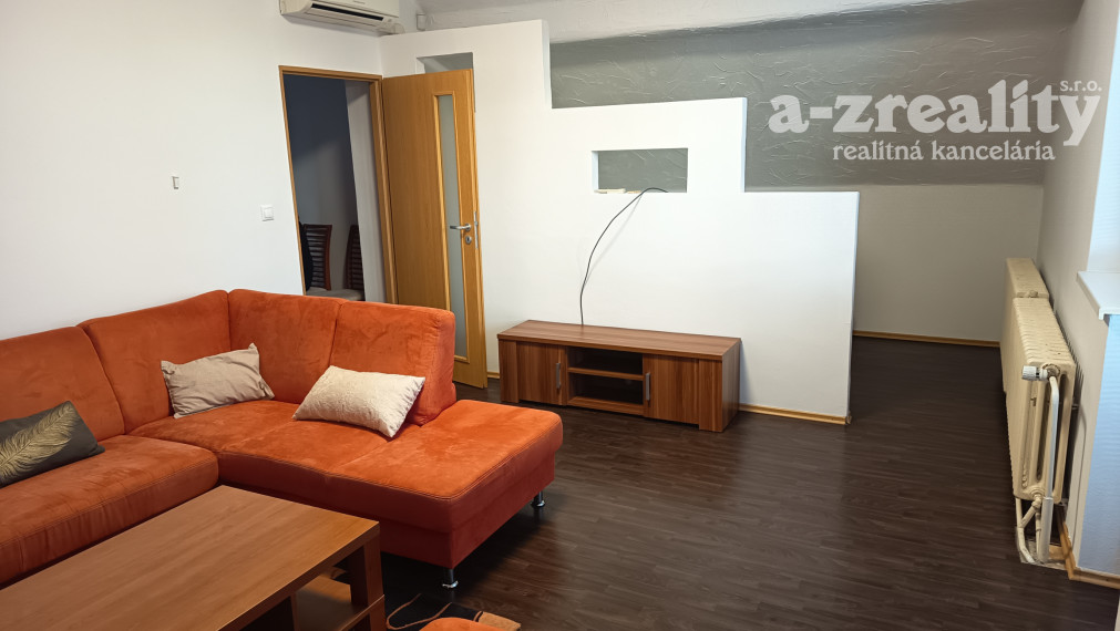 Na prenájom zariadený 1 izb.byt v RD v N.Zámkoch