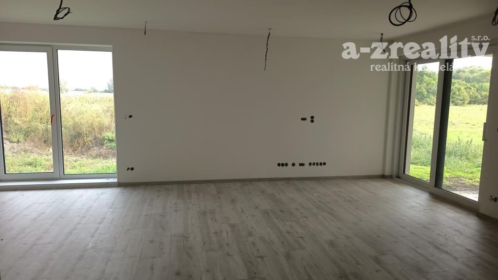 ZNÍŽENÁ CENA - Na predaj 2 novostavby-holodomy v Nesvadoch