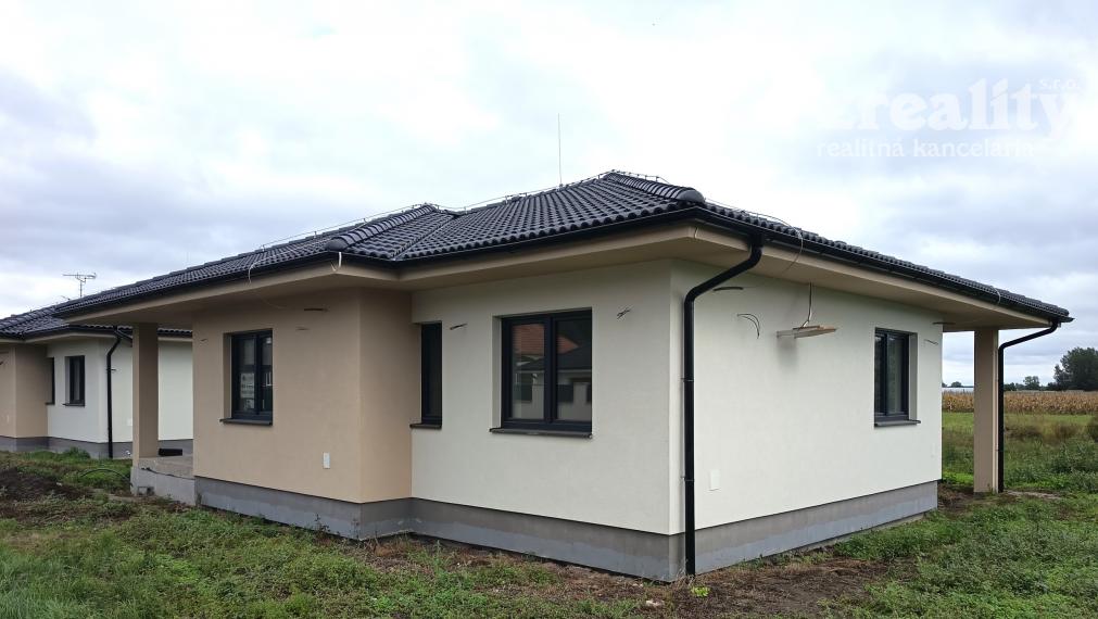 ZNÍŽENÁ CENA - Na predaj 2 novostavby-holodomy v Nesvadoch