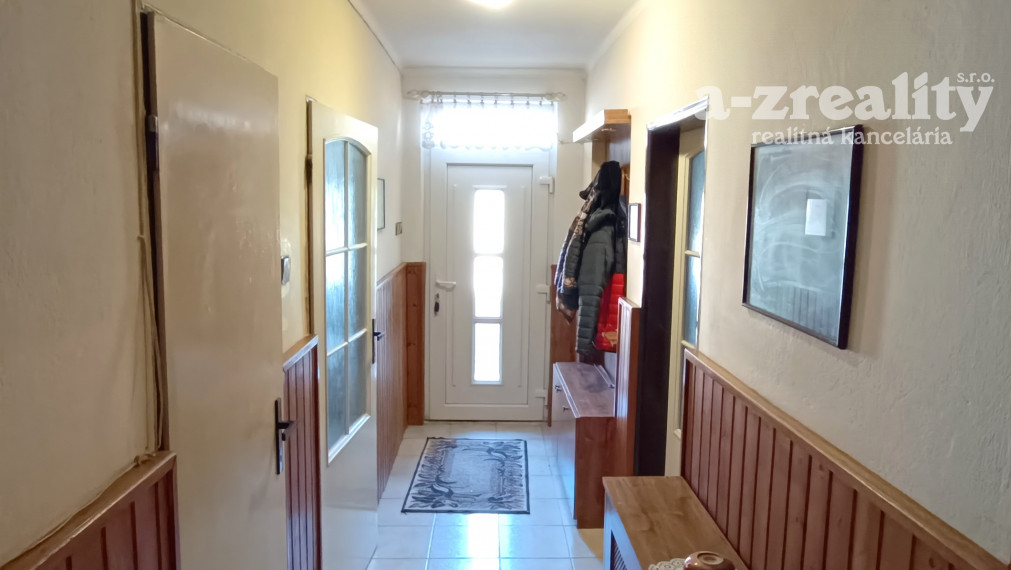 Na prenájom veľký rodinný dom v obci Dvory nad Žitavou