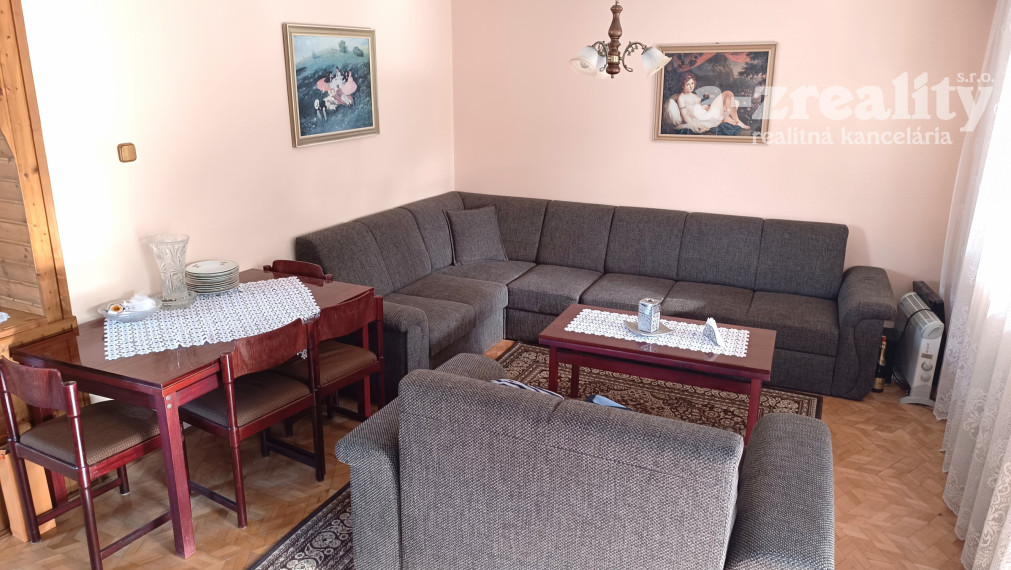 Na prenájom veľký rodinný dom v obci Dvory nad Žitavou