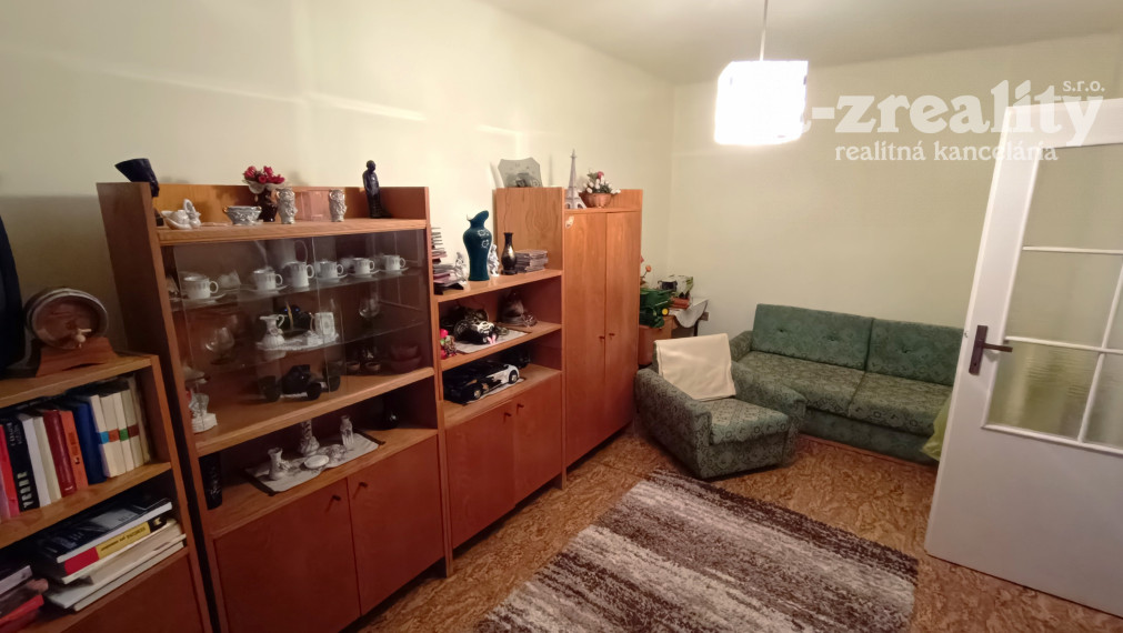 Na prenájom veľký rodinný dom v obci Dvory nad Žitavou