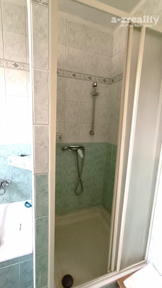 Na prenájom veľký rodinný dom v obci Dvory nad Žitavou