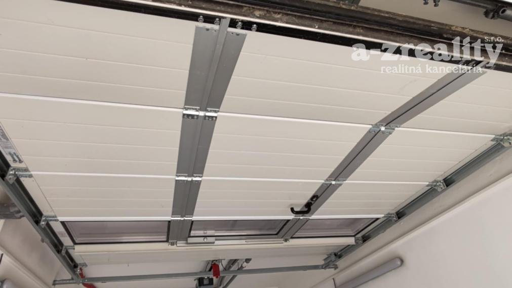 Garáž v centre mesta Komárno na prenájom