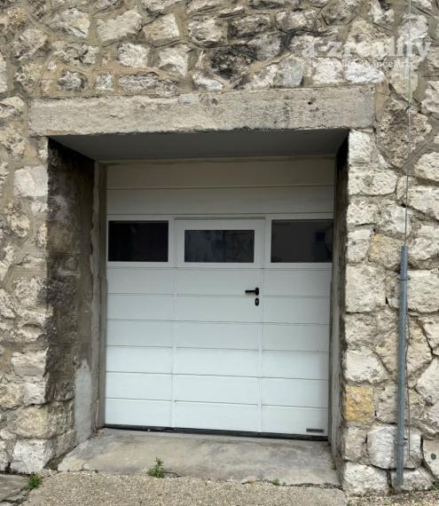 Garáž v centre mesta Komárno na prenájom