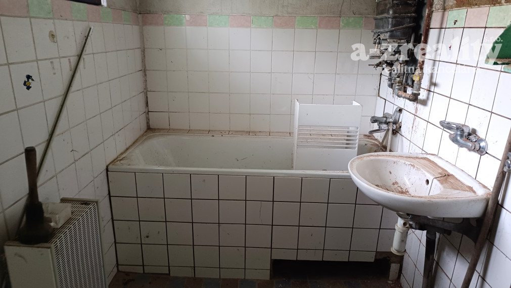 Na predaj starší rodinný dom s podkrovím v obci Gbelce