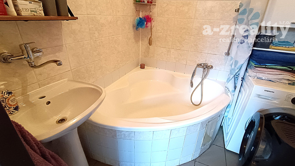 Na predaj čiastočne zrekonštruovaný rodinný dom v Jatove