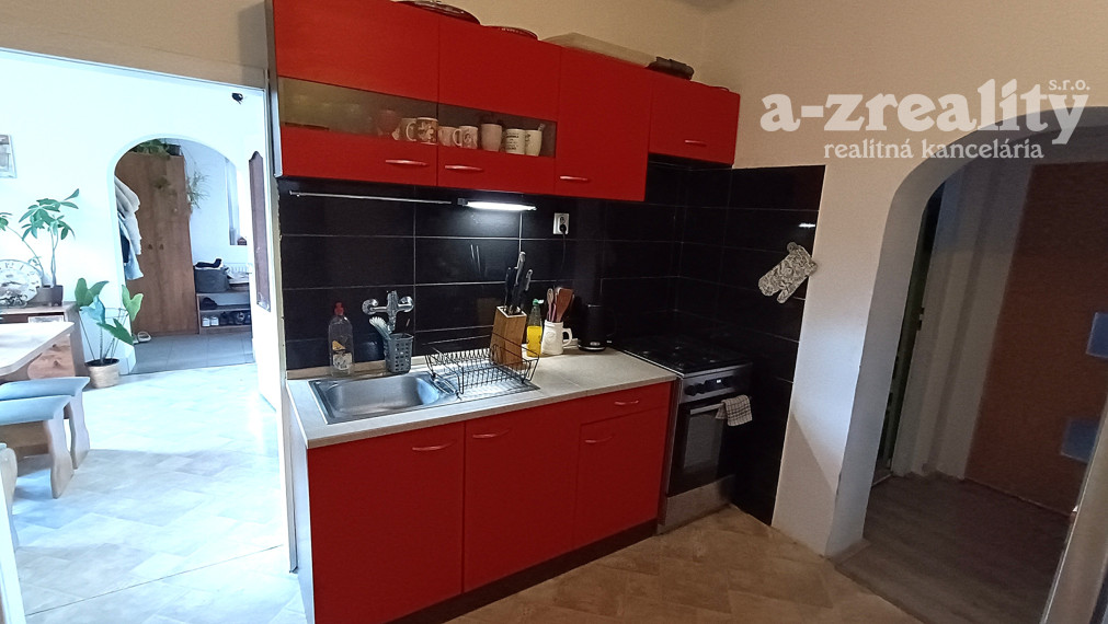 Na predaj čiastočne zrekonštruovaný rodinný dom v Jatove