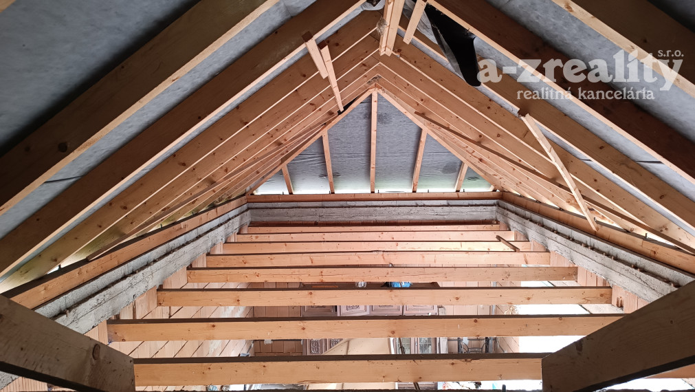 Na predaj čiastočne zrekonštruovaný rodinný dom v Jatove