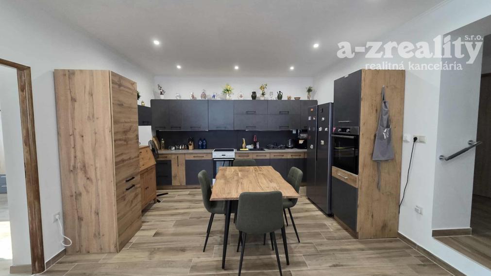 Ponúkame na predaj  rodinný dom v  Kolárove