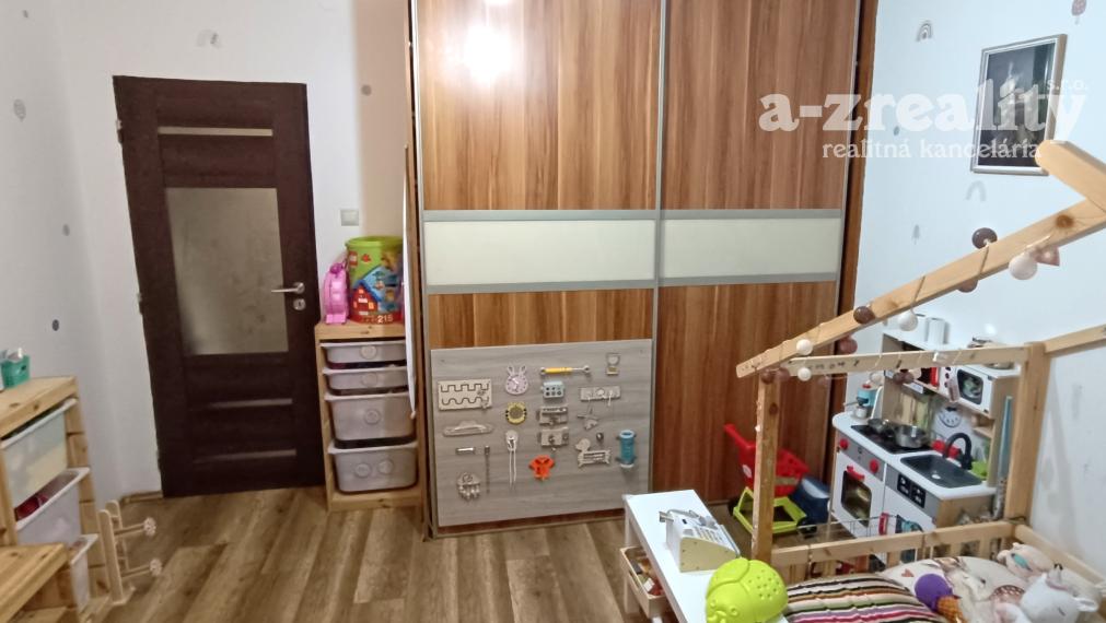 Na predaj zrekonštruovaný 3 izbový byt v Nových Zámkoch