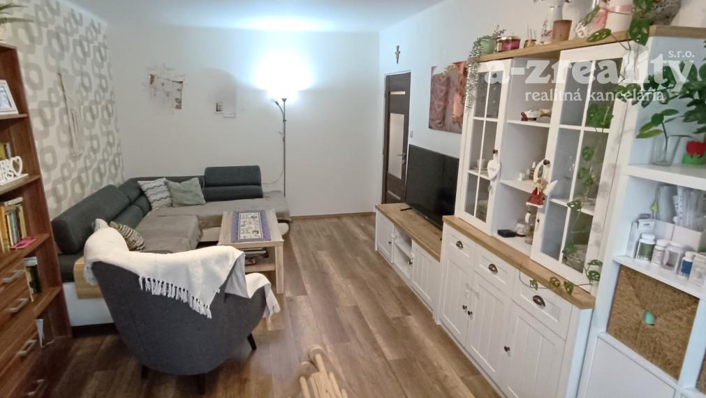 Na predaj zrekonštruovaný 3 izbový byt v Nových Zámkoch