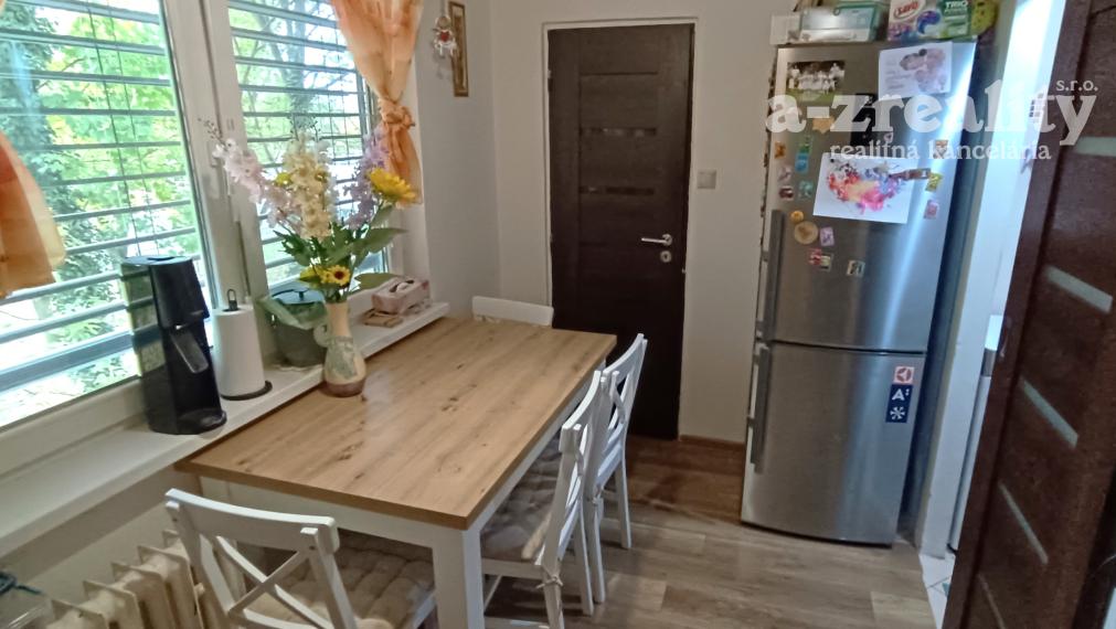 Na predaj zrekonštruovaný 3 izbový byt v Nových Zámkoch