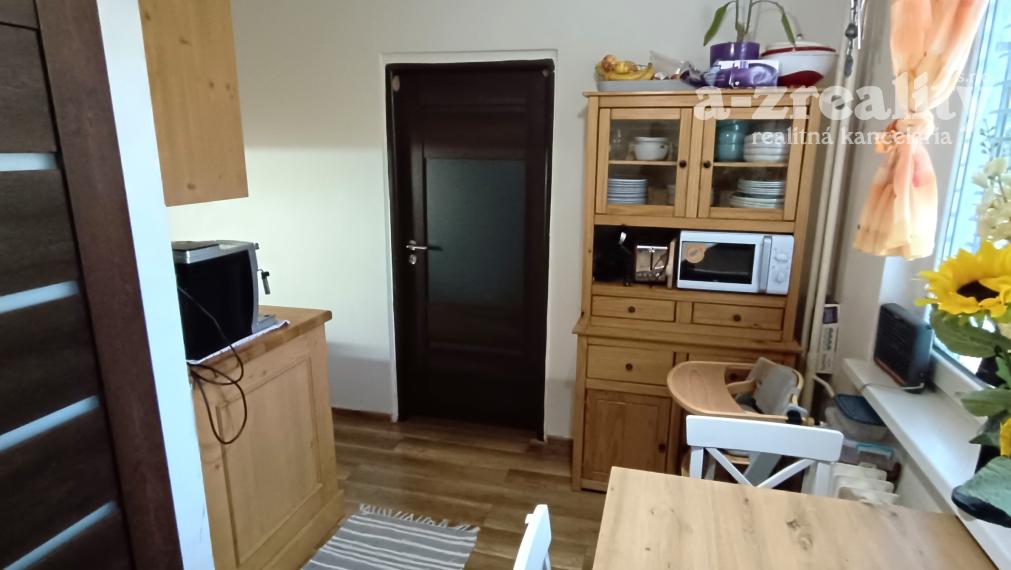 Na predaj zrekonštruovaný 3 izbový byt v Nových Zámkoch