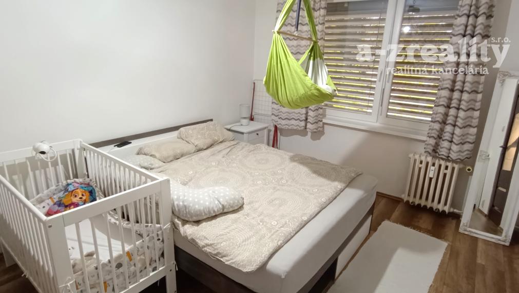 Na predaj zrekonštruovaný 3 izbový byt v Nových Zámkoch