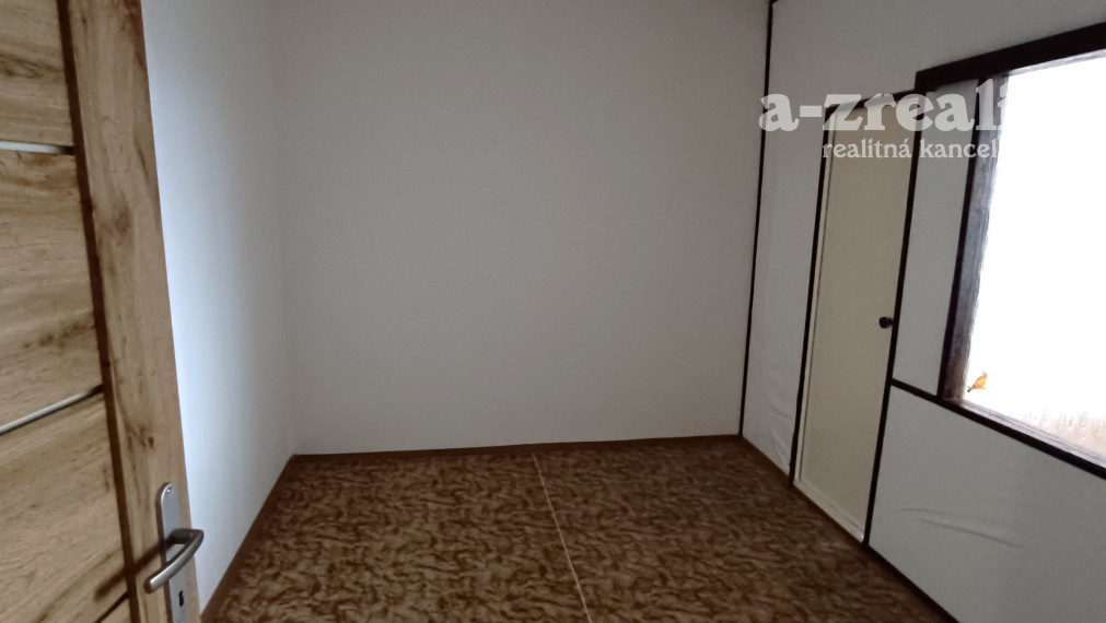 Prenájom 2 izbového bytu na sídlisku JUH v Nových Zámkoch,