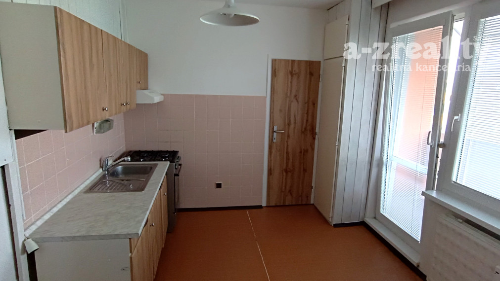 Prenájom 2 izbového bytu na sídlisku JUH v Nových Zámkoch,